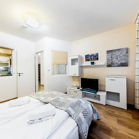 Hotel apartamentowy Enjoy 4*