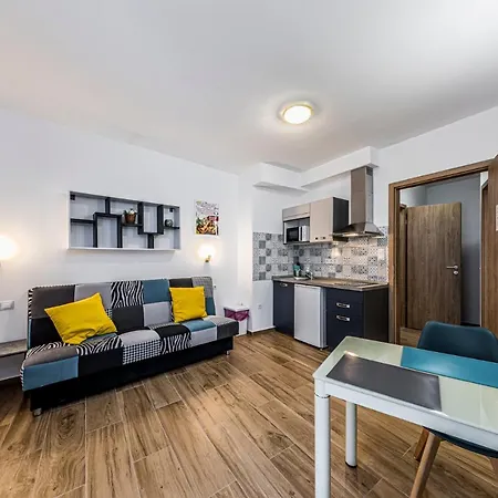 Ξενοδοχείο με διαμερίσματα Enjoy 4*